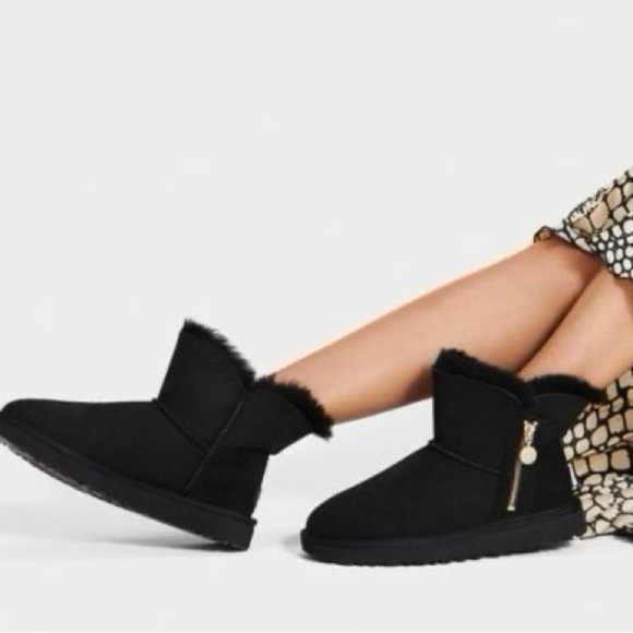 UGG Women’s Bailey Zip Mini Black Boots Size 5 - Picture 11 of 13